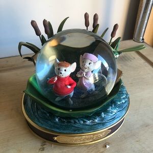 Disney collectible the Rescuers Snow Globe